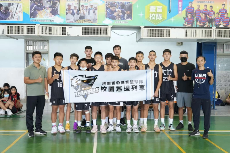 桃園雲豹劉宏柏高士杰出席校園巡迴列車活動。官方擔供