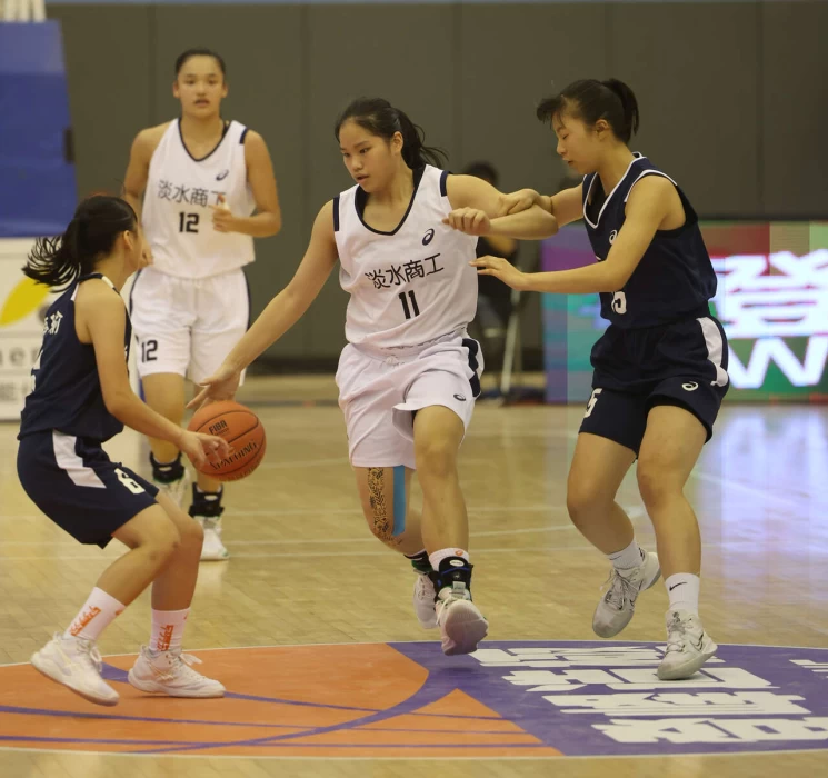 淡商179公分U16培訓國手菜鳥中鋒廖秀珍19分8籃板。大會提供