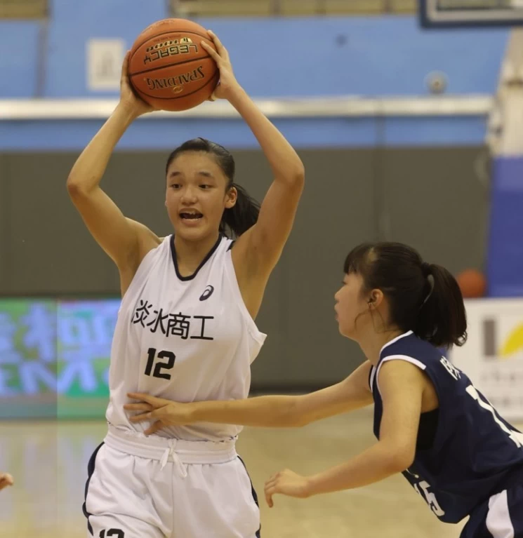 淡商U18亞青最佳五人蕭豫玟在另場七賢內戰25分22籃板雙 20依然無解。大會提供