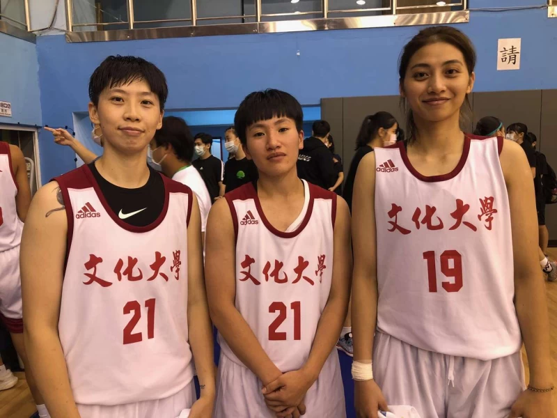 陳孟欣中徐玉蓮右黃柔甄左首度及重披文化戰袍。大會提供