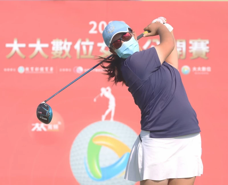 2022大大數位女子公開賽第一回合12歲業餘選手林潔恩69桿 3暫並列第一。鍾豐榮攝影
