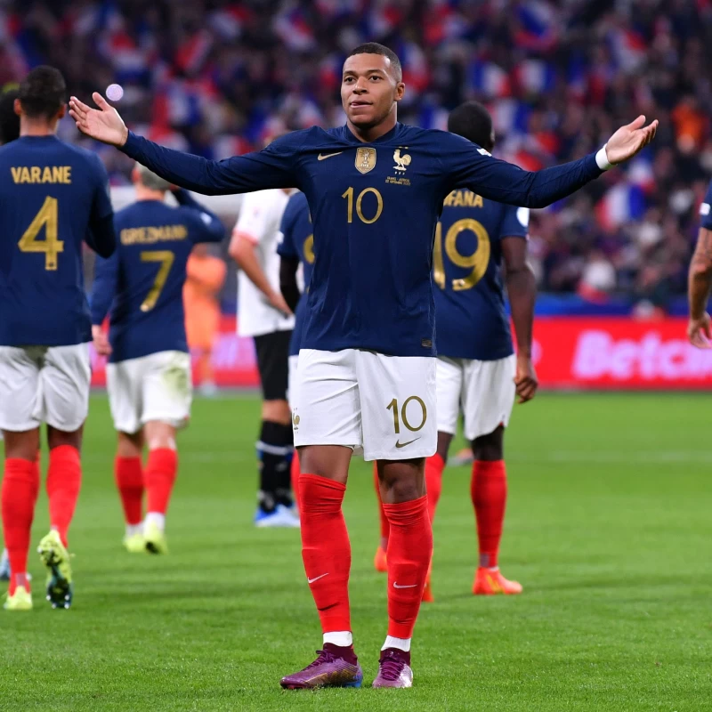 法國箭頭姆巴佩(Kylian Mbappe)肯定會被瑣定。摘自世足官方推特
