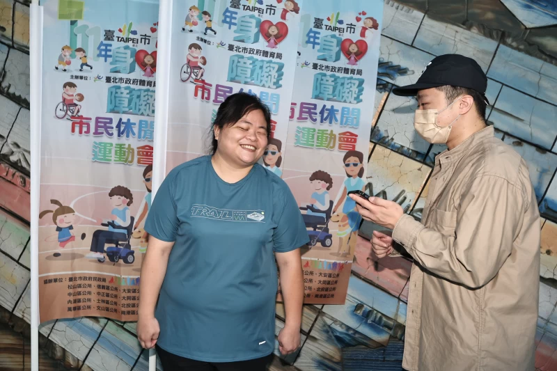 視障朋友娟娟首次參與活動。官方提供