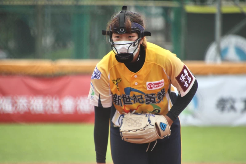 蔡珈蓁拿下本季第17次勝投。(取自企業女子壘球粉專)