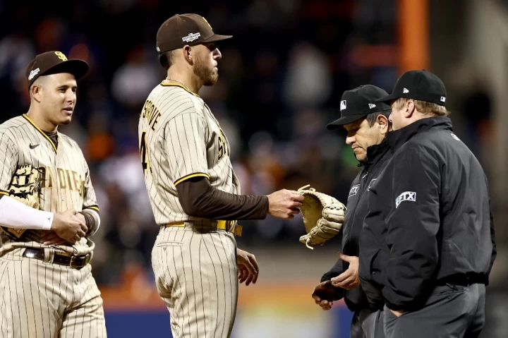 大都會總教練休瓦特(Buck Showalter)在落後局面下為了拐氣,要求裁判檢查穆斯格羅夫(Joe Musgrove)耳朵裡是否有異物。法新社
