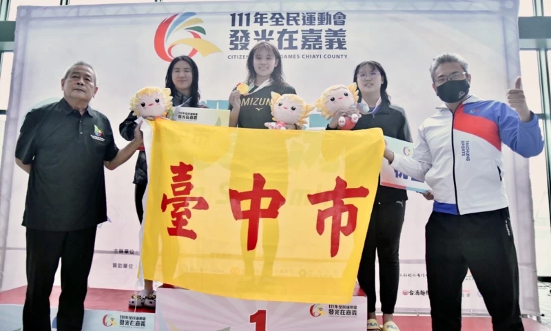 蹼泳臺中代表隊共拿下7金6銀3銅佳績。(台中運動局提供)