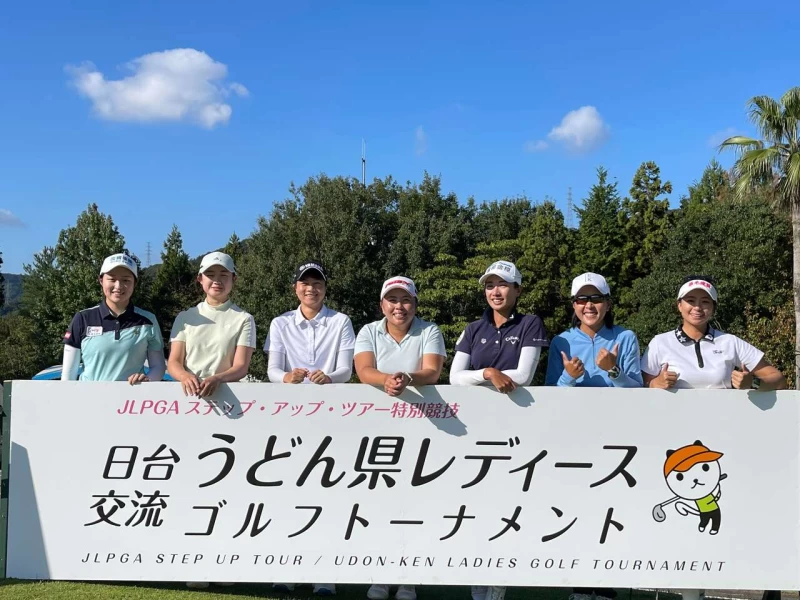 2022日台交流香川縣女子高爾夫球賽台灣共有七位女將參賽,(左起)吳佳晏、洪玉霖、陳思涵、陳依妏、姚宣榆、林善葳和郭艾榛。官方提供