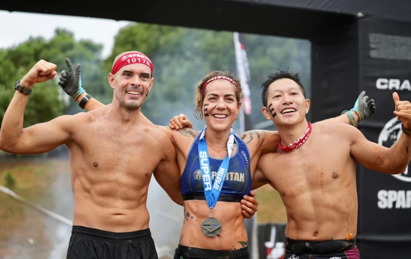 最強香港軍團Magdalena Cvetkovic(中)獲女子總排第一，男友Chris Davis(左)香港友人King Ting Fung Michael分獲超級賽SUPER精英男子組第2、3。大會提供