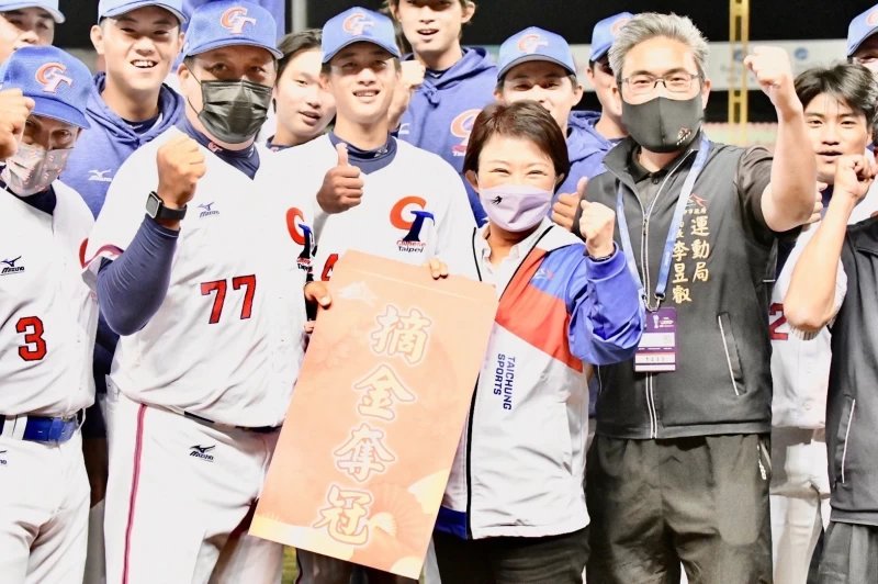盧秀燕市長和李昱叡局長度到場為中華隊祝福。(台中運動局提供)