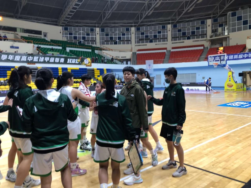 高苑教練翟詣雯面授機宜。大會提供