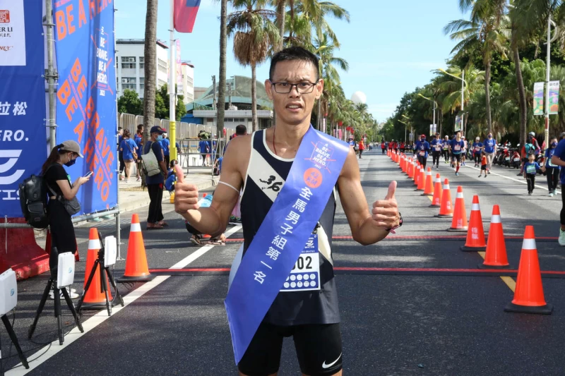 周柏江生涯首度挑戰太平洋縱谷馬拉松勇奪全馬男子組冠軍。蔡宗憲攝