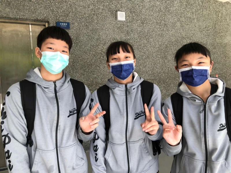 石牌後場衛衛組合黃柔瑄、李若亞、游品安合秀一記絕妙背後傳球。大會提供