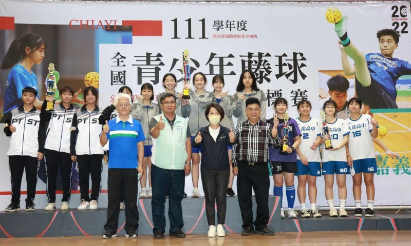 高女三人頒獎。大會提供