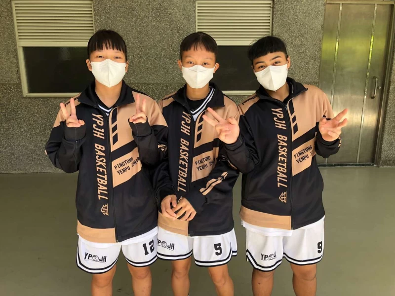 鹽埔來自僑德國小的余芷璇(左起)、柳慈萱和楊臻。大會提供