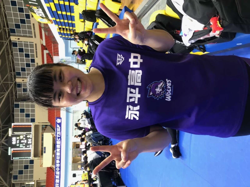 決勝期連飆2記三分彈致勝的永平楊昀蓁比出左各各1枚的手勢。大會提供