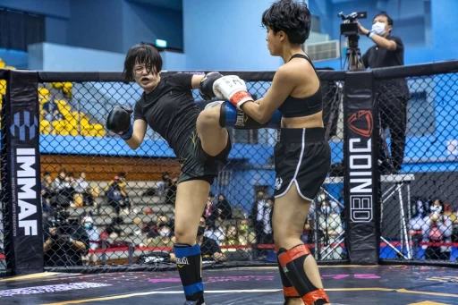 李云瑄(左)首次參賽就拿下勝利。大會提供