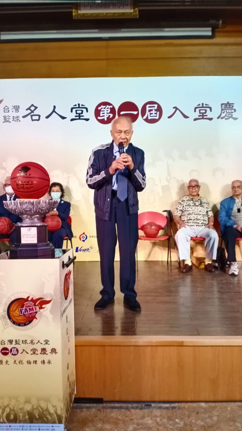 陳祖烈鼓勵籃球員為國爭光。大會提供