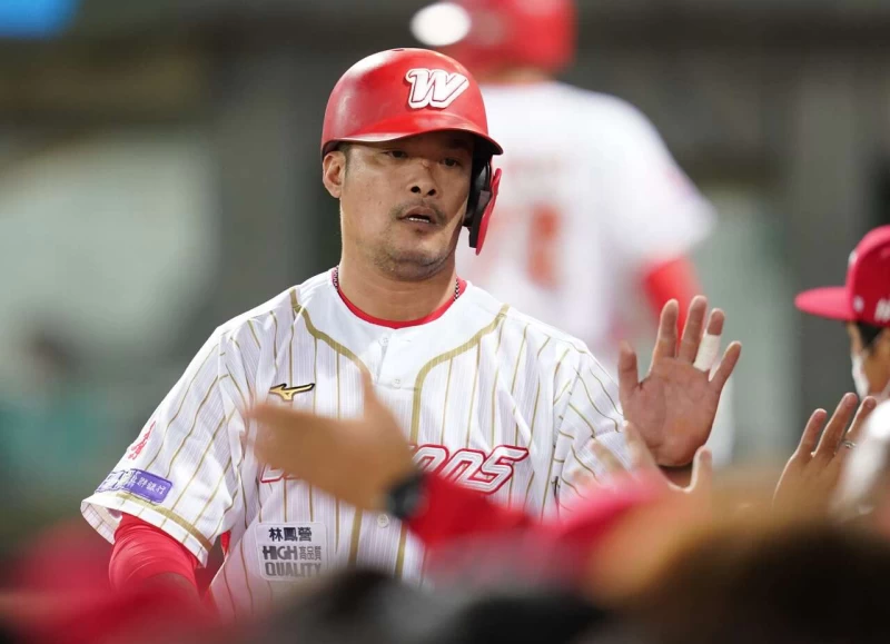 林智勝300轟明年再來。味全龍提供