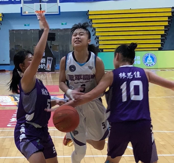 永平李玟萱中最後1.35秒發邊球壓哨絕殺龍津。大會提供