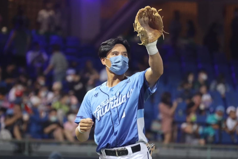 王勝偉奪下東山再起獎。 富邦悍將提供