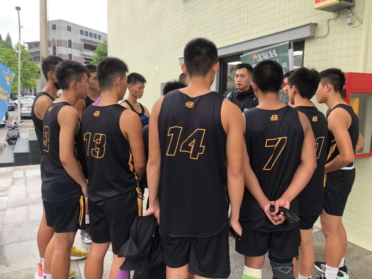 輸球後成功教練張銘峰精神講話。大會提供
