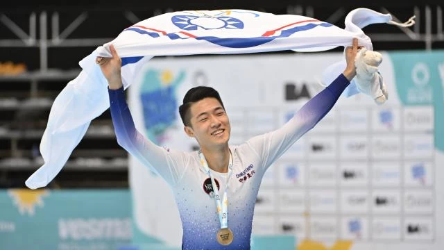 2022年世界全項目溜冰錦標賽陳毅帆選手獲直排個人花式成年男子組金牌。體育署提供
