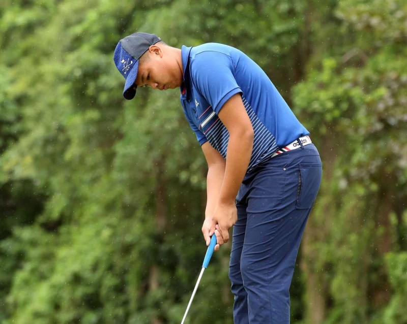 14歲業餘選手許柏丞打75桿業餘組暫並列首位。大會提供