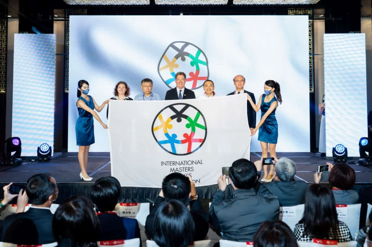 雙北市長接下世壯運會旗。官方提供