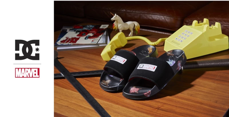 DC SHOES x DEADPOOL 死侍聯名系列以絨布材質拼接聯名布標，形塑頂級街頭潮流風貌。官方提供