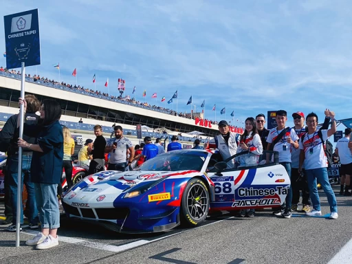 GT CUP決賽起跑前,代表團其他成員們前往加油。官方提供