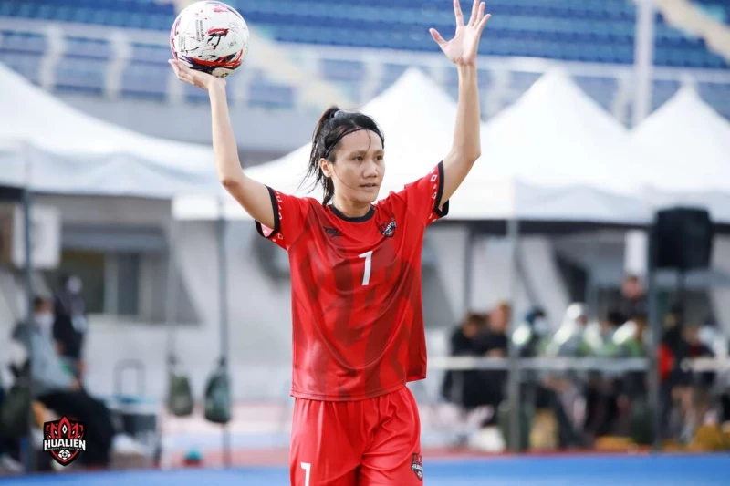 36歲陳雅惠也是今年花蓮女足可以封后的關鍵之一。摘自花蓮女足臉書