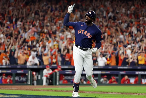 阿瓦瑞茲(Yordan Alvarez)敲出逆轉三分砲。法新社