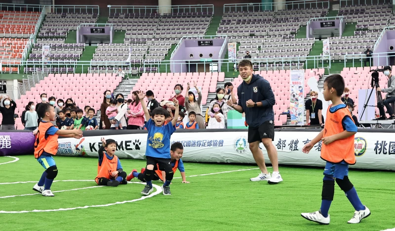 LS新奇屋PK賽勝出球員振臂歡呼。（迷你足協提供）