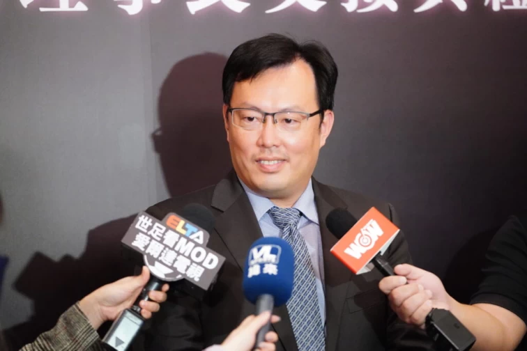鄭文燦宣布國立體育大學管理學院鄭世忠院長為中華足協秘書長。(圖:中華足協提供)