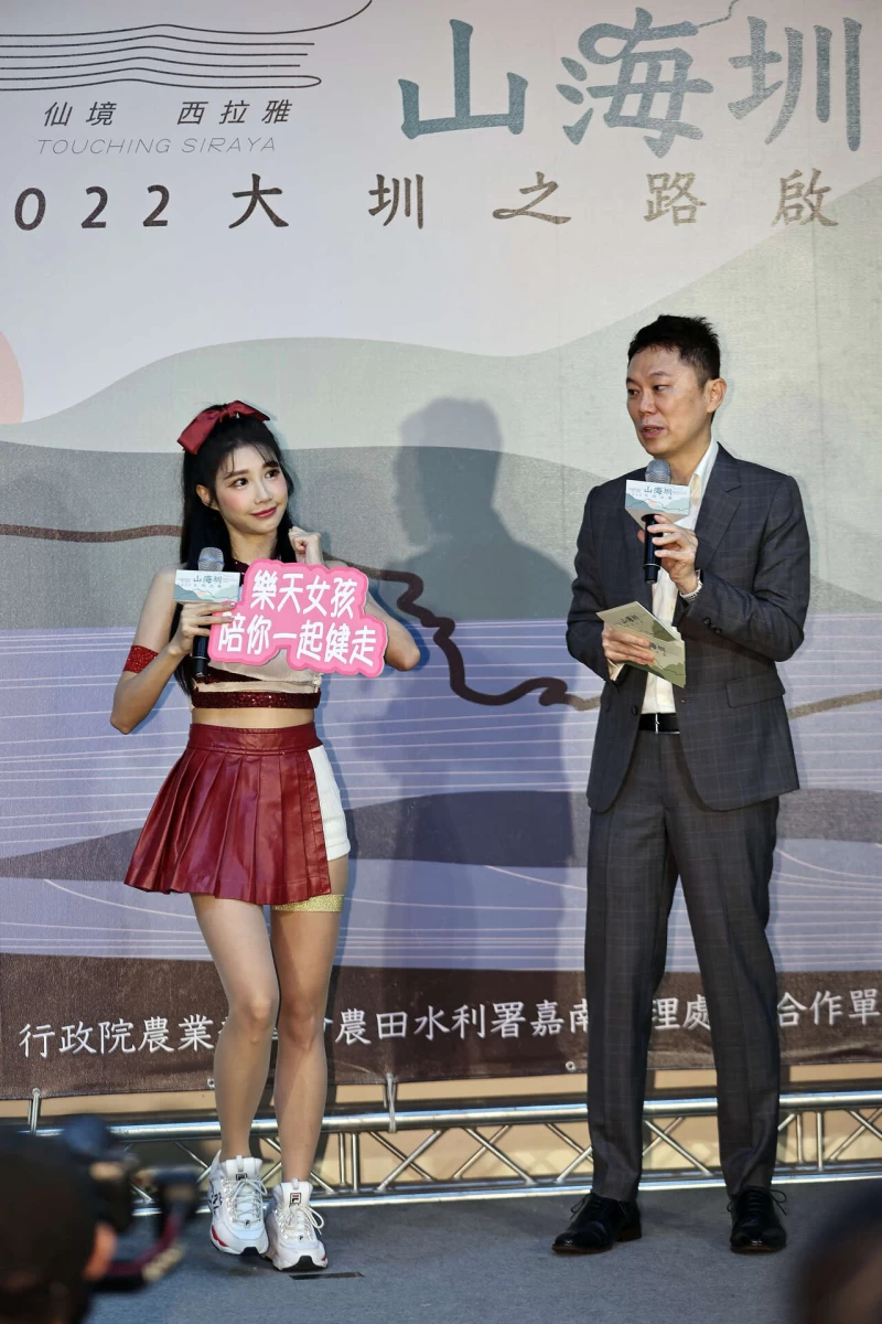 人氣樂天啦啦隊女孩來助陣。官方提供