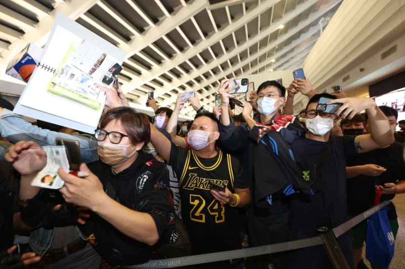 Dwight Howard來台，台灣球迷也擠爆機場。官方提供