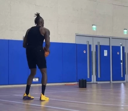 Dwight Howard展開訓練。取自雲豹IG