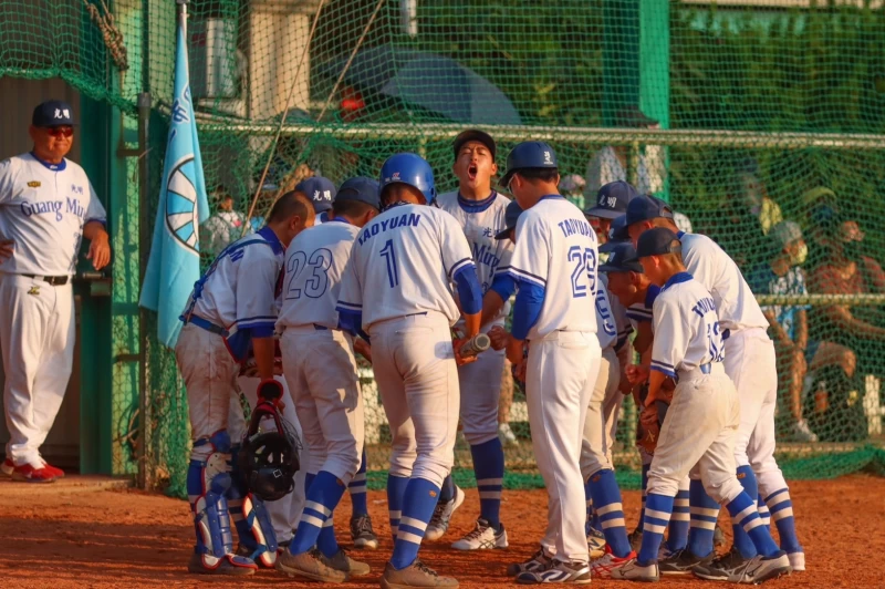 光明內戰撂倒新明奪首勝。官方提供