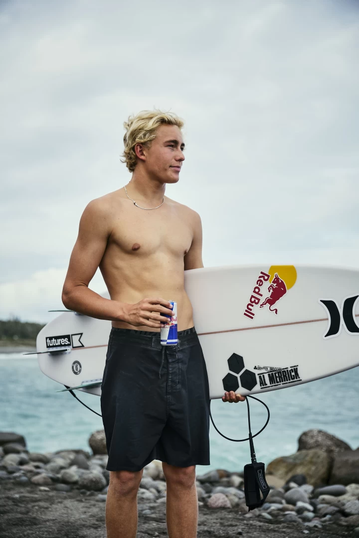 Red Bull運動員Jarvis Earle年僅18歲以優異的衝浪表現被譽為明日之星。官方提供