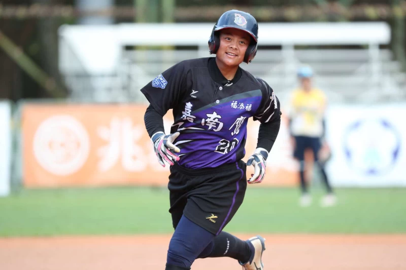柯佳慧開轟助嘉南鷹奪勝。（圖／中華壘協提供）
