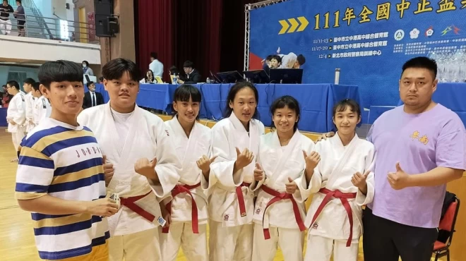 卑南國中奪得國女組團體金牌。姚瑞宸攝