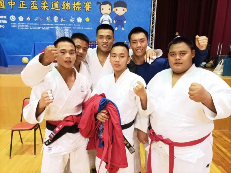 東體A隊奪得高男組團體賽金牌。姚瑞宸攝