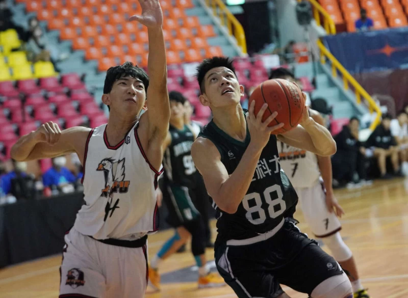 萬能科大葉子偉10分11籃板。大會提供