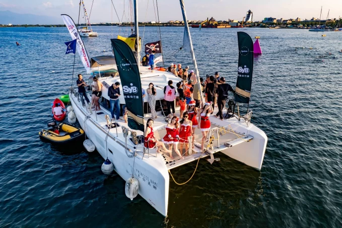媲美IRONMAN 世界錦標賽KONACoffee Boat咖啡船體驗。官方提供