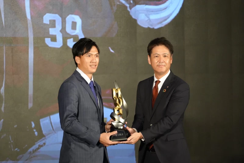 林立拿下年度MVP。黃士綸攝