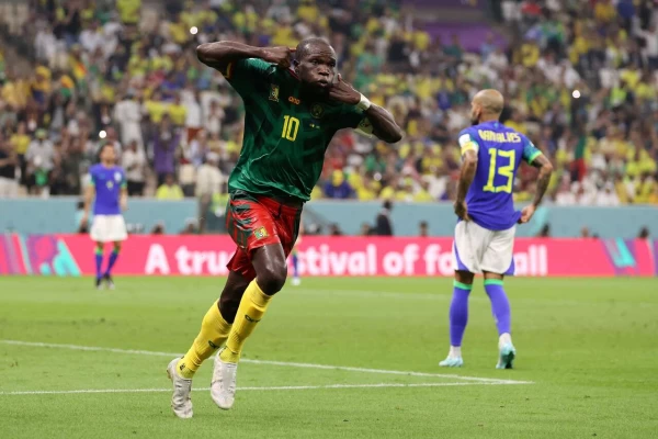 喀麥隆隊長阿布巴卡爾(Vincent ABOUBAKAR)頭頂進球。摘自官方推特