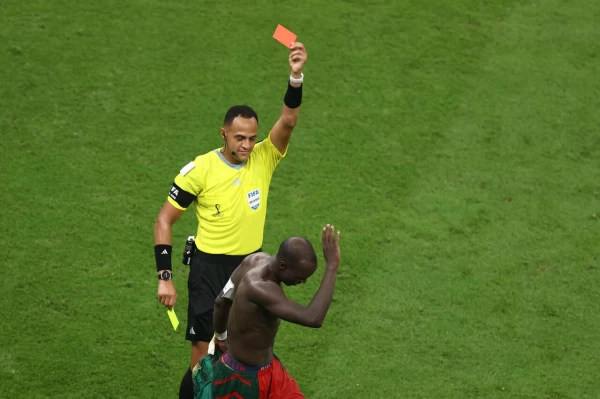 進球的阿布巴卡爾(Vincent ABOUBAKAR)因脫衣慶祝收到第二張黃牌轉紅被驅逐出場。摘自官方推特