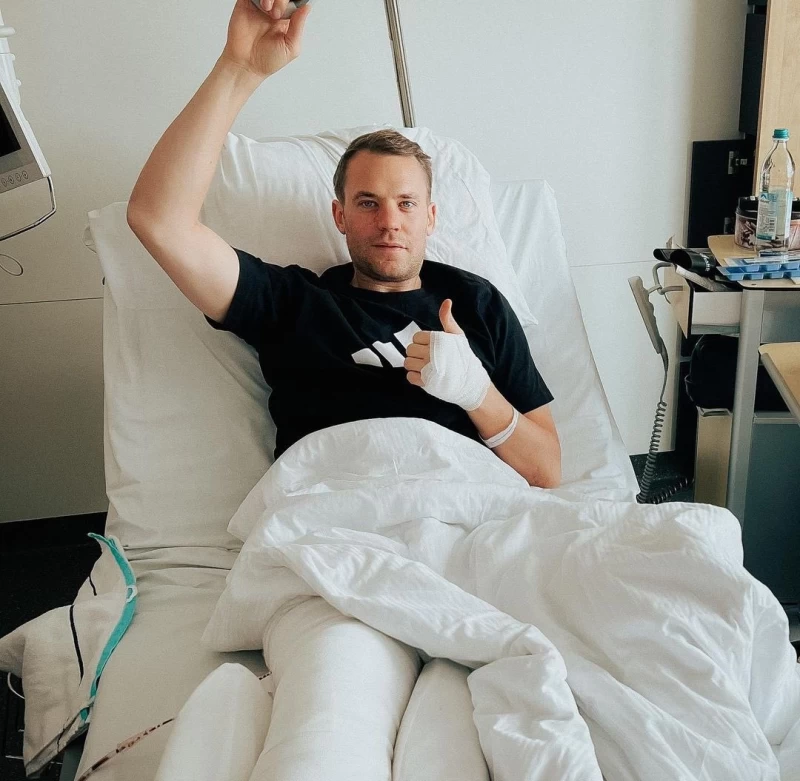 德國門將諾伊爾（Manuel Neuer）滑雪散心讓自己本季提前報銷。摘自推特