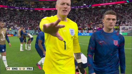 凱恩的隊友皮克福德(Jordan Pickford) 、特里皮爾(Kieran Trippier)協助擋鏡頭。摘自推特