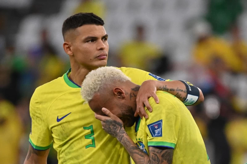 內馬爾和老將席爾瓦（Thiago Silva，左）私訊對話曝光。法新社